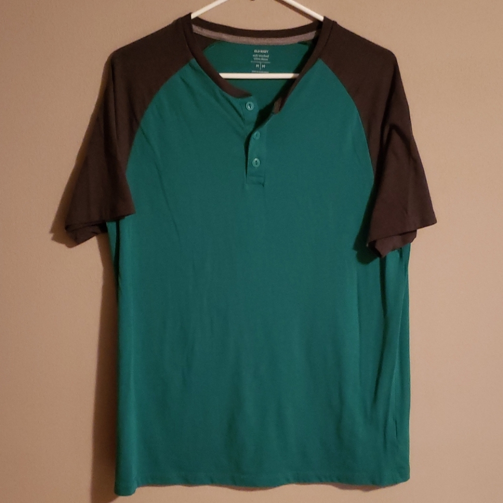 Men's Old Navy tee,  great condition!